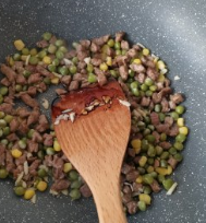 青豆炒牛肉的做法