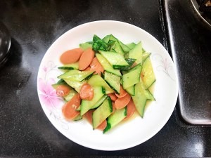养生食补黄瓜火腿肠的做法