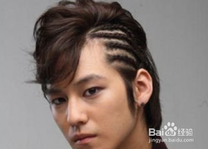 如何用短发辫辫子能够遮住耳朵