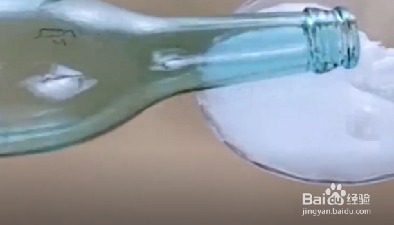 如何用小苏打清理水垢和冰箱的霉斑