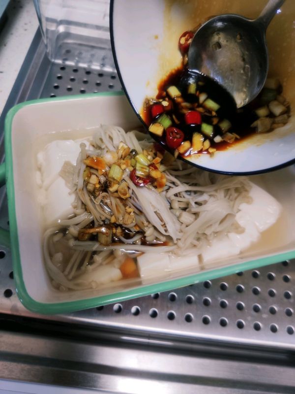 减脂灵魂豆腐拌金针菇