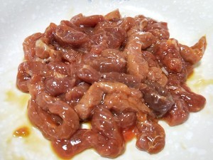 花生苗小黄瓜炒牛柳的做法