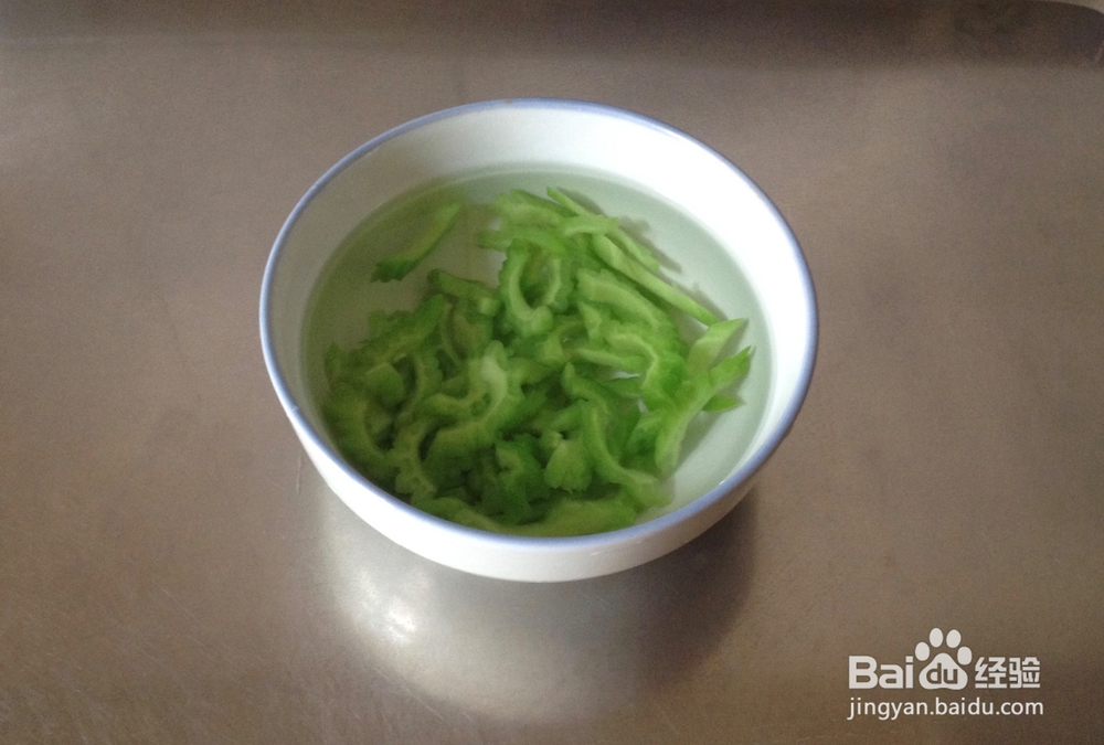 苦瓜炒鸡蛋——做颜色漂亮美味的苦瓜炒鸡蛋