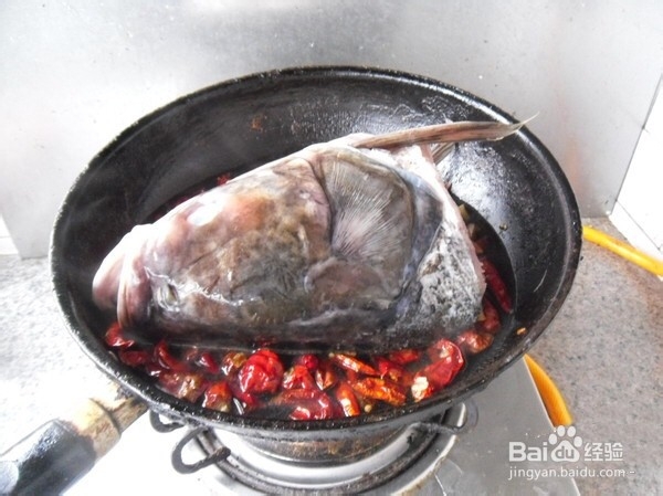 味美鲜香辣味十足的红辣椒鱼头