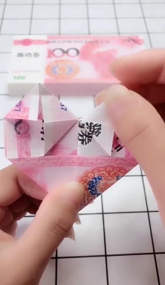 手工折纸爱心怎么做？