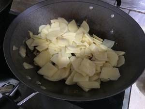 炒鸡腿肉的家常做法