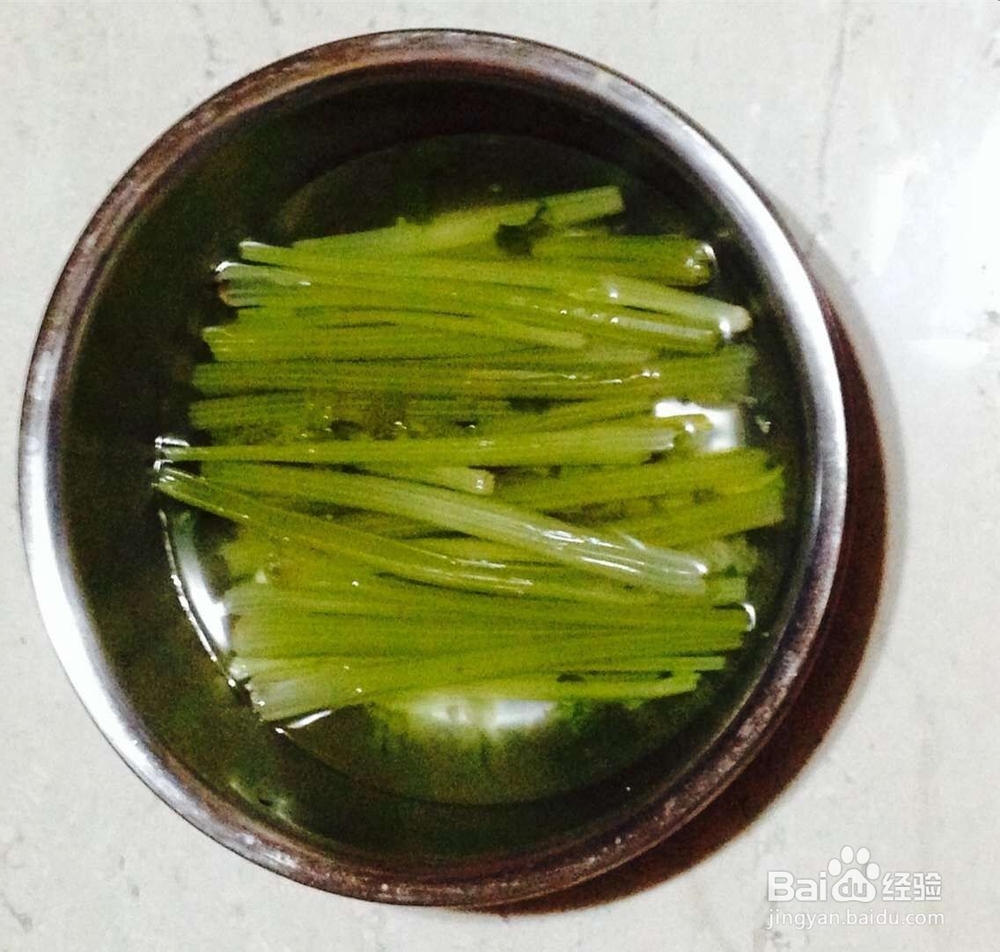 怎样做炒芹菜？芹菜炒鸡肉