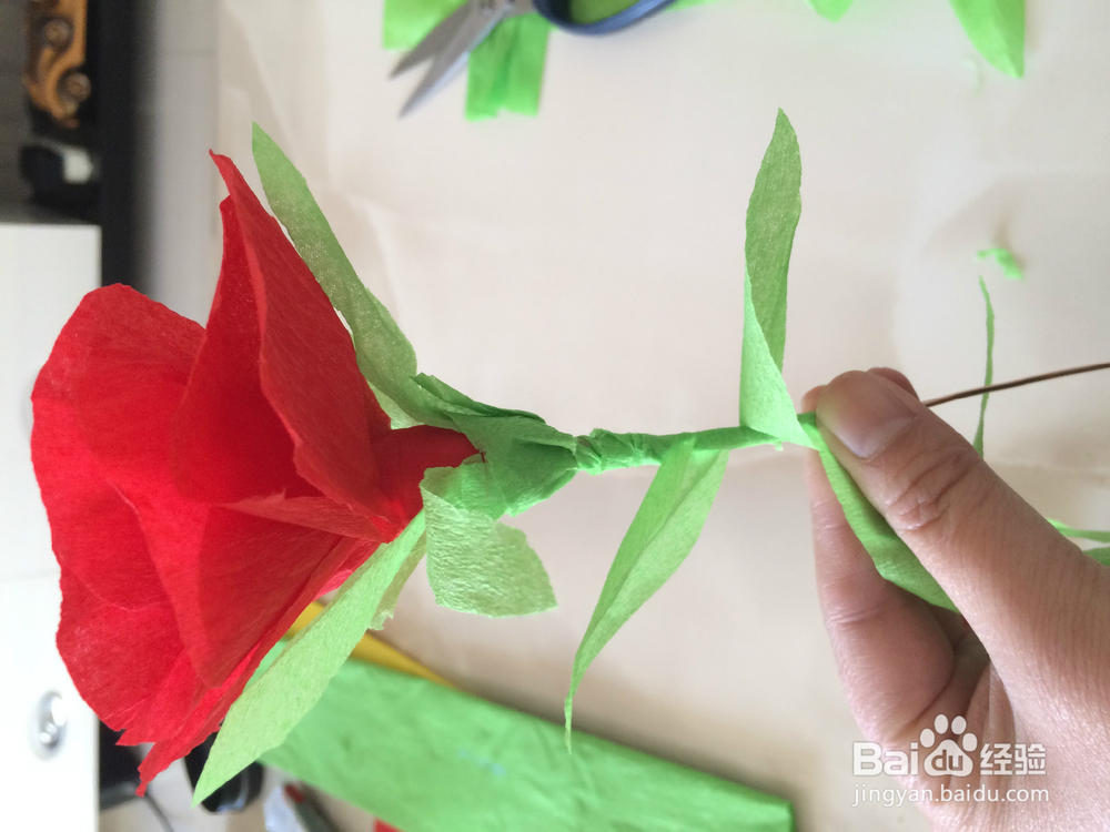 如何用皱纹纸做玫瑰花