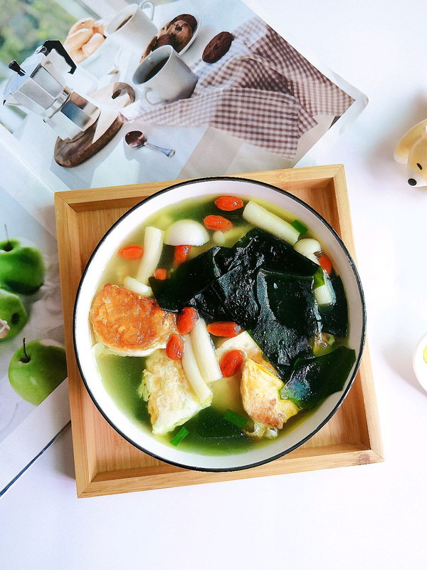 裙带菜鸡蛋海鲜菇汤