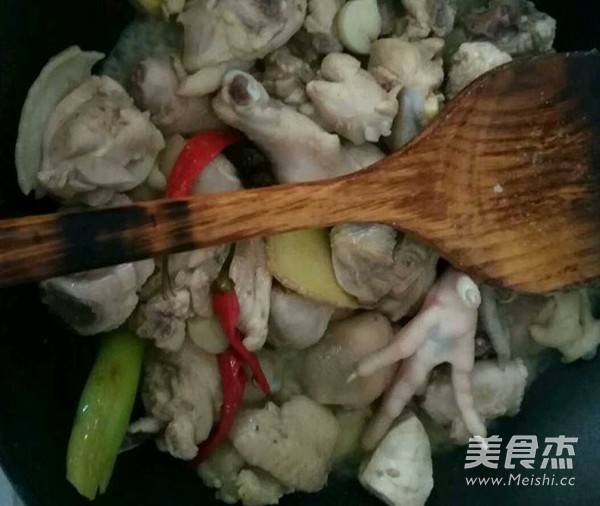 小鸡炖蘑菇的做法