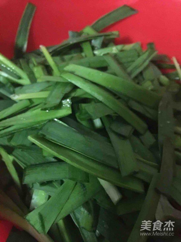 韭菜炒鸭血的做法