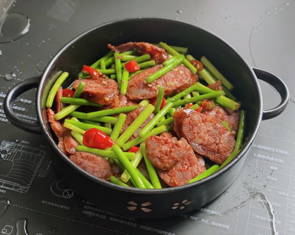 蒜苔炒川味香肠