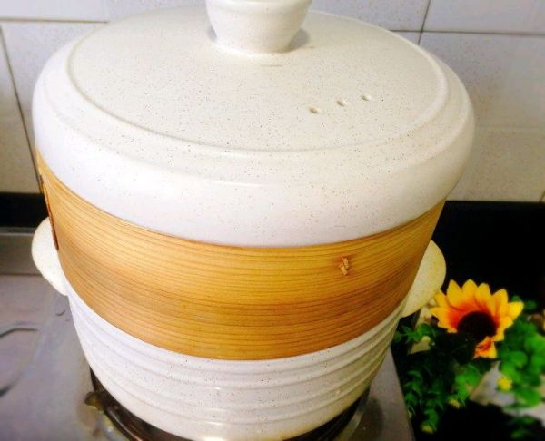 南瓜豆沙包、红枣小米粥