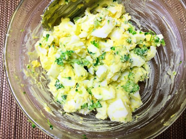 鸡蛋西兰花三明治