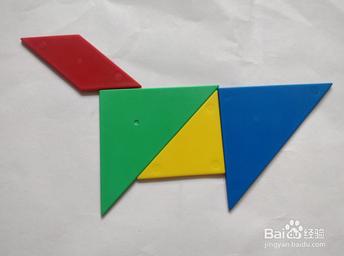 用(蝶式)七巧板怎么拼一只站着的沙皮狗?