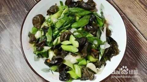 大蒜苗炒木耳