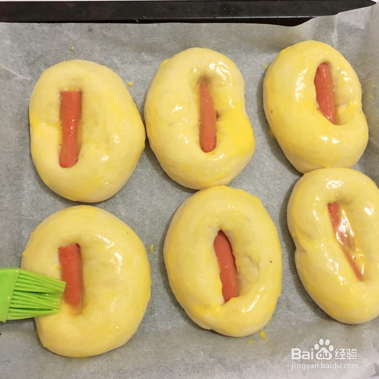 美味面包夹香肠的做法