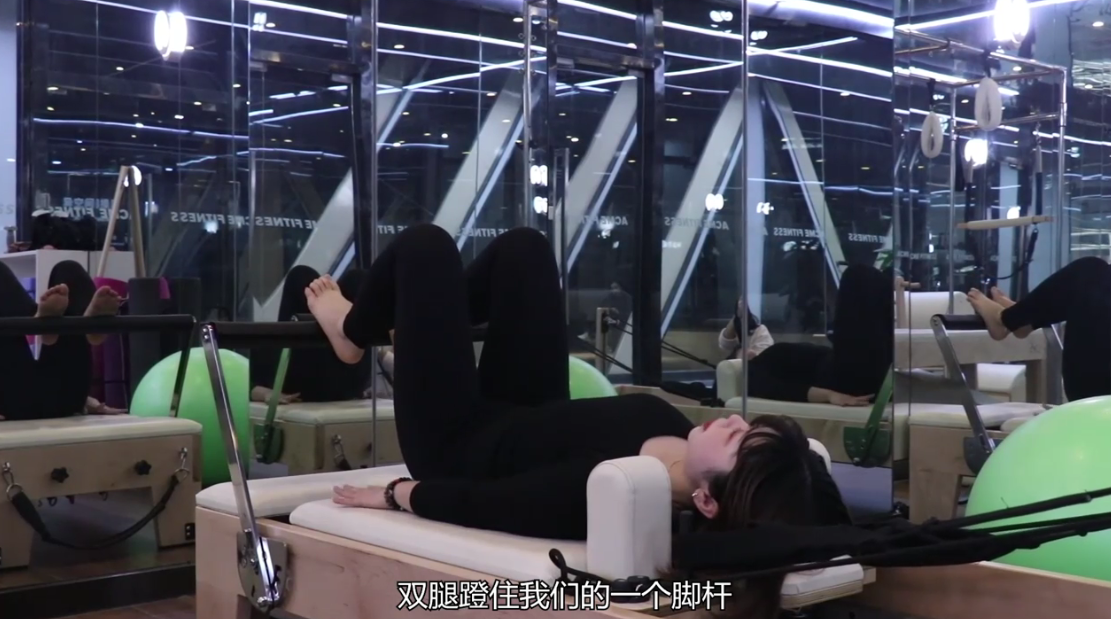 仰卧手臂训练:塑造修长手臂