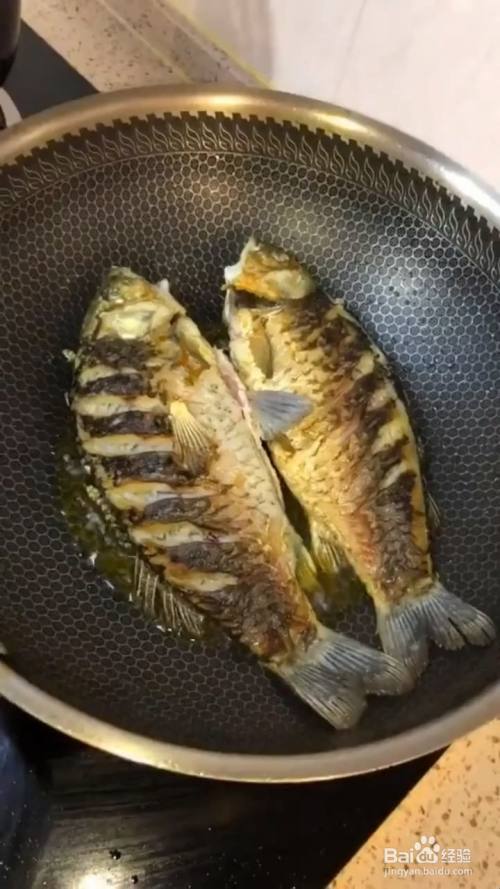 如何製作醬燜鯽魚