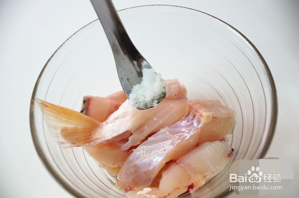 椒盐鱼骨的做法过程