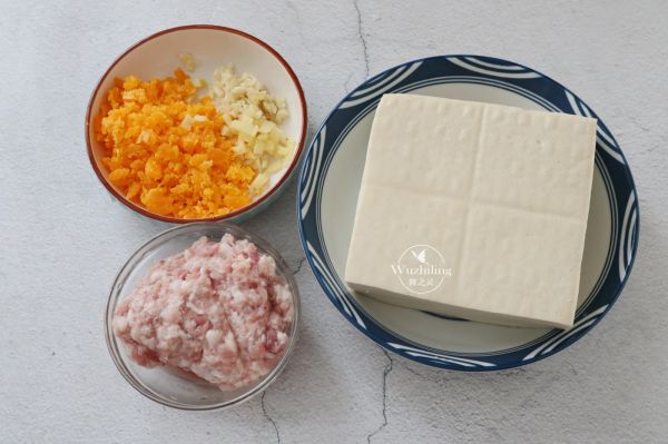 咸蛋黄肉末豆腐