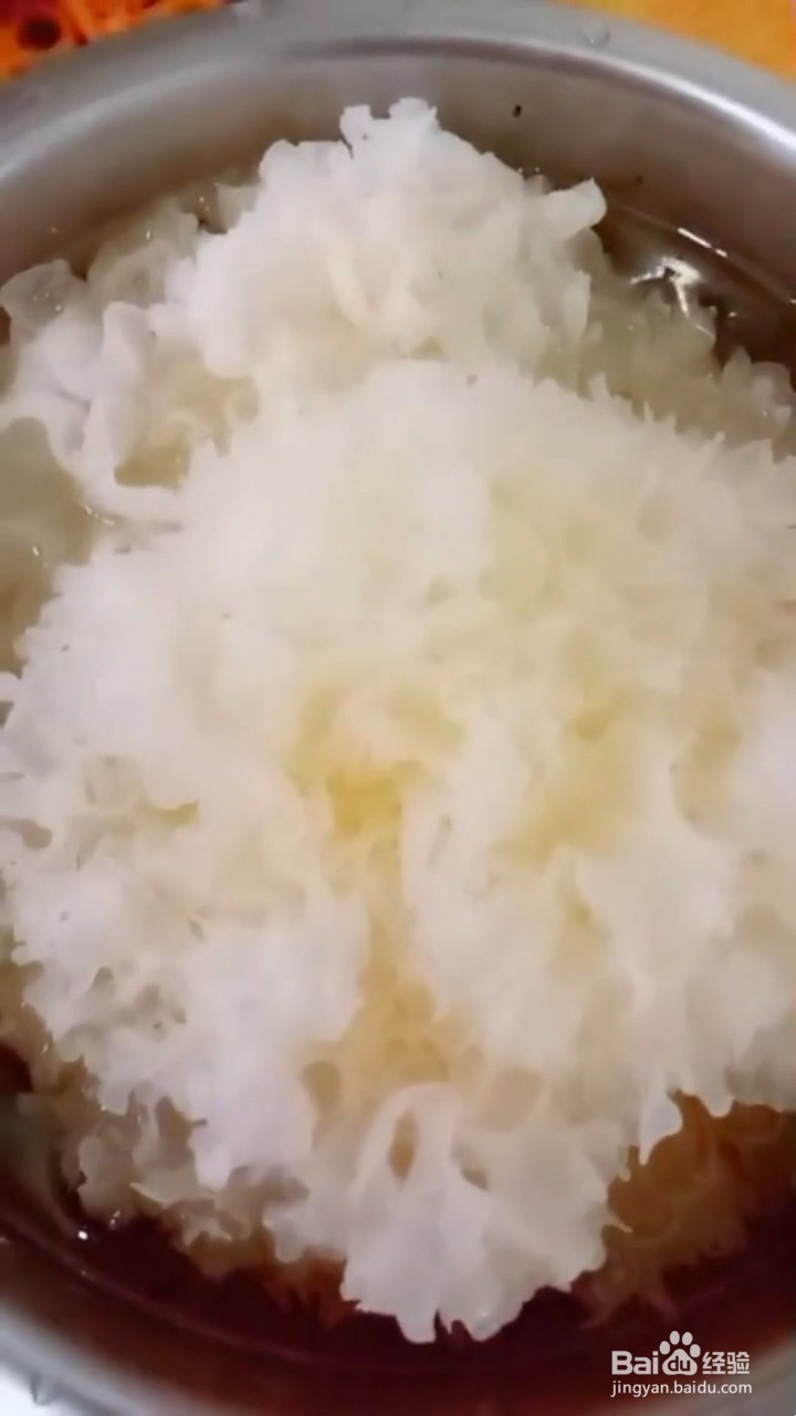 如何自制美味好吃的凉拌银耳