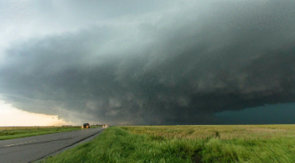 龙卷风来临时在室外如何避险
