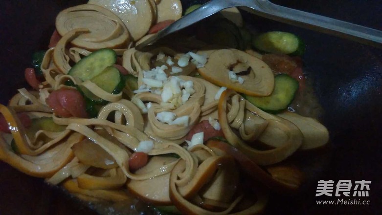 素鸡黄瓜炒香肠