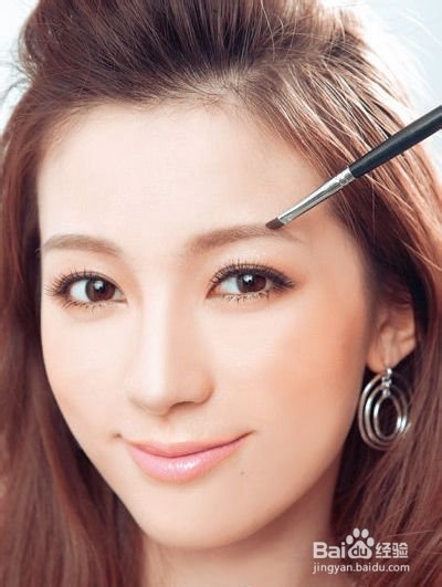 眉毛看相是真的吗？怎么让眉毛看起来更浓密呢