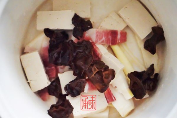 蜂蜜腊肉豆腐煲