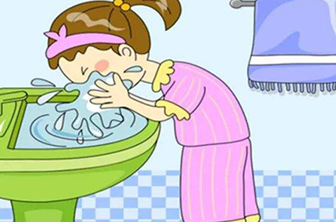 擦化妆品顺序，是先擦水，乳，精华这顺序吗