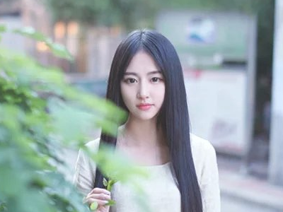 描写老师的英语句子(女老师））（五年级）