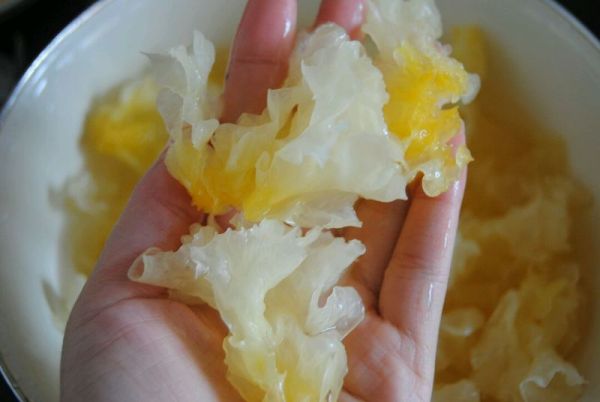 蔓越莓桃胶银耳羹