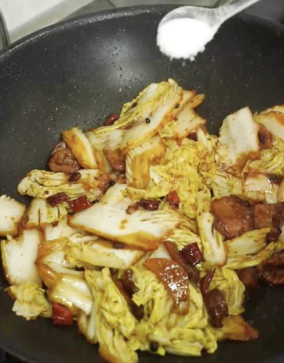 白菜炒肉怎么做？