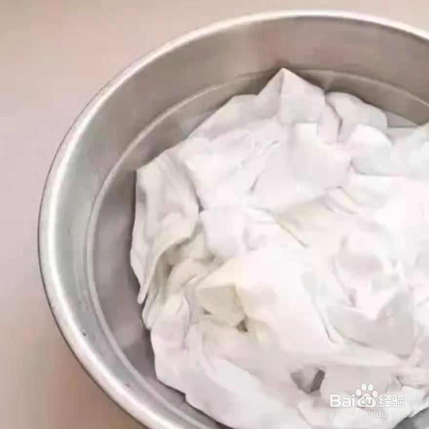 口红印在白衣服上怎么去除