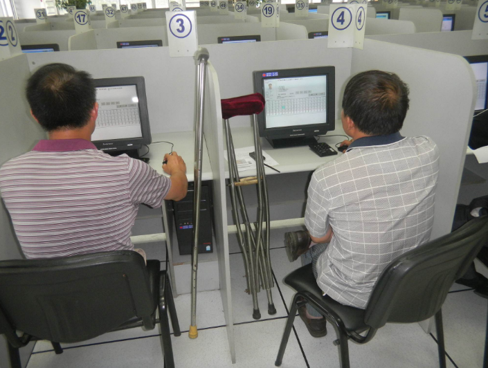 驾照考试科目一可以穿拖鞋进考场吗