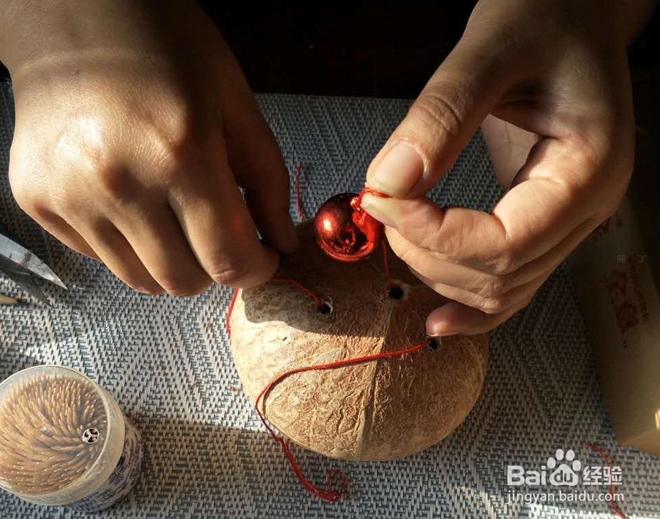 椰壳这么做,居然还能当装饰品?