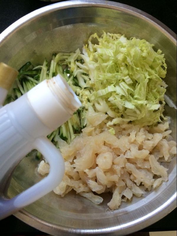 黄瓜白菜拌海蜇皮