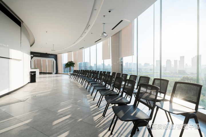 鸟一直撞窗户是怎么回事