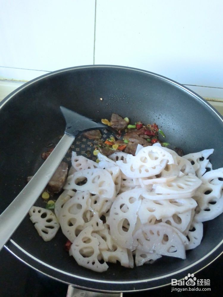 鲜美的干锅藕片