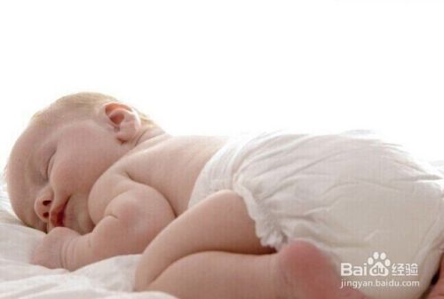 宝宝睡觉总是满头大汗，怎么办？