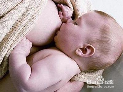 中国传统育儿的不良陋习(嚼食喂孩子丨刮胎毛等)