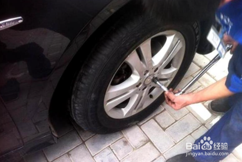 车辆如何更换备胎