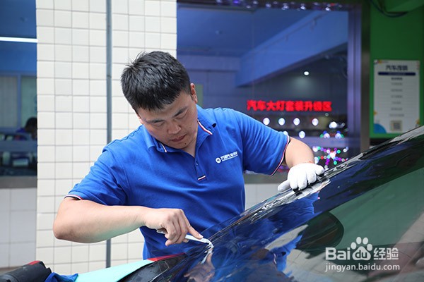 汽车贴膜的步骤