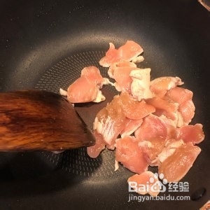 茭白洋葱鸡肉片的做法