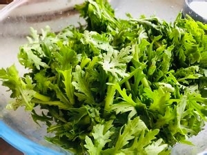 教你怎么做蛏子茼蒿汤