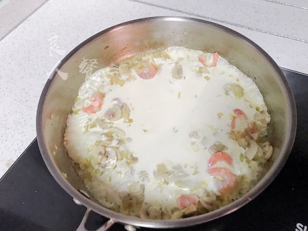 奶油口菇虾仁意面