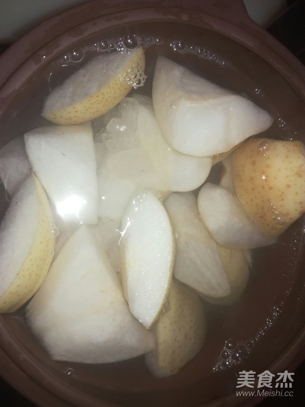 冰糖炖雪梨的做法