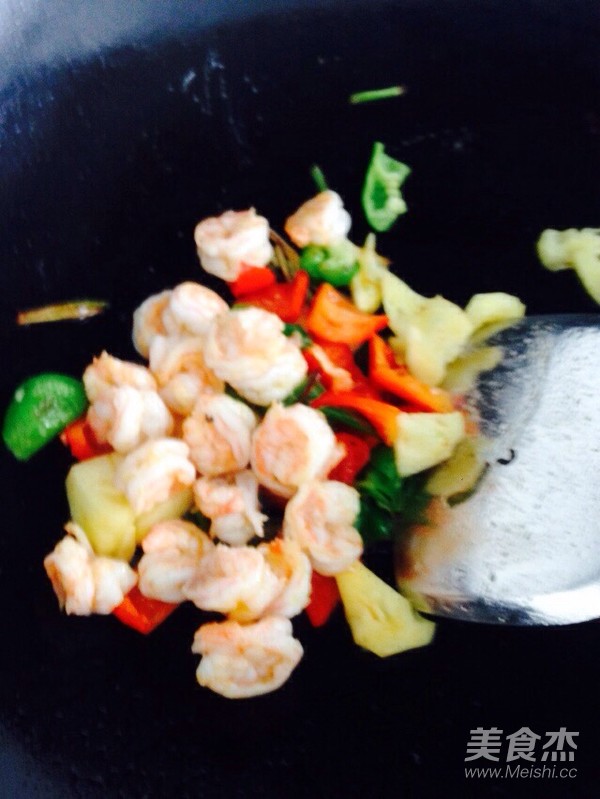 菠萝炒虾仁的做法