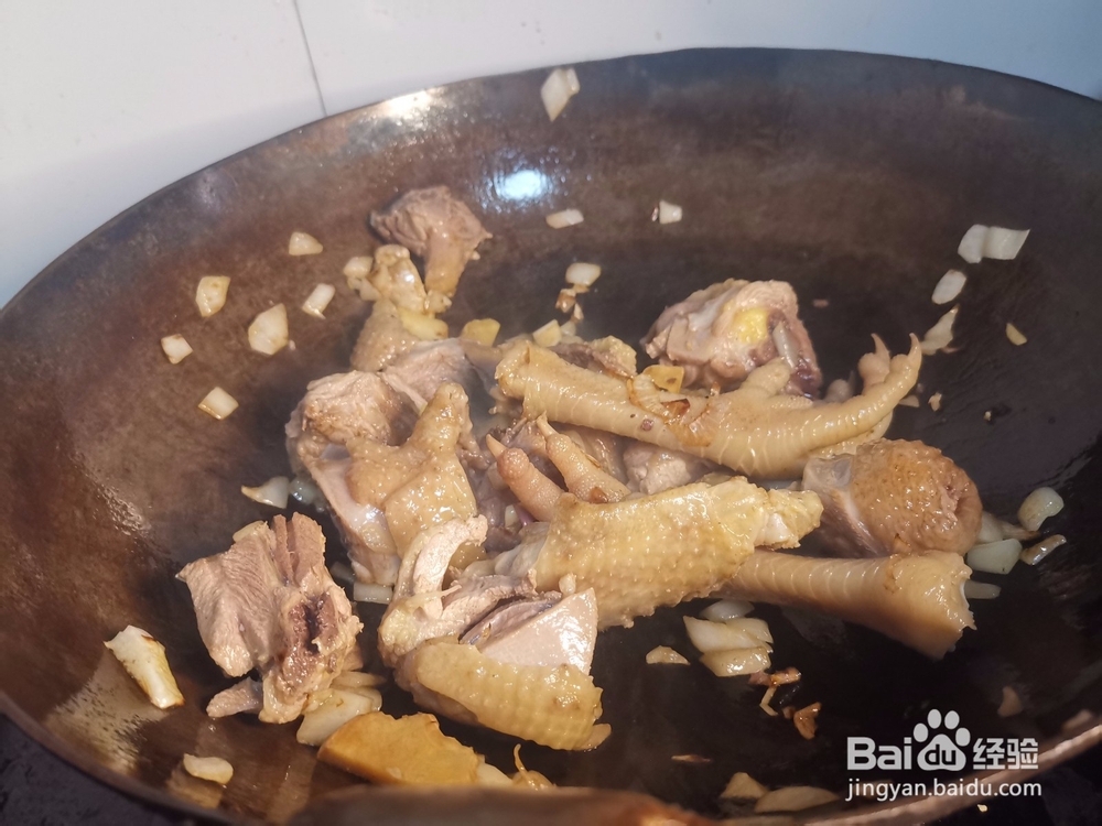 萝卜丁炖鸡肉